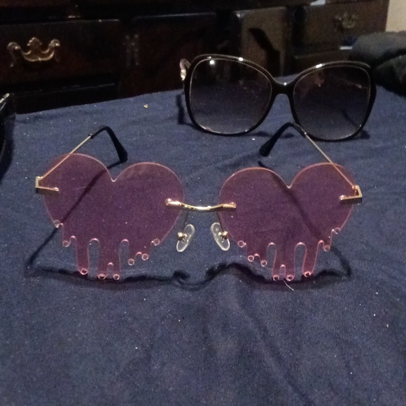 Sunglasses - Picture 3 of 5